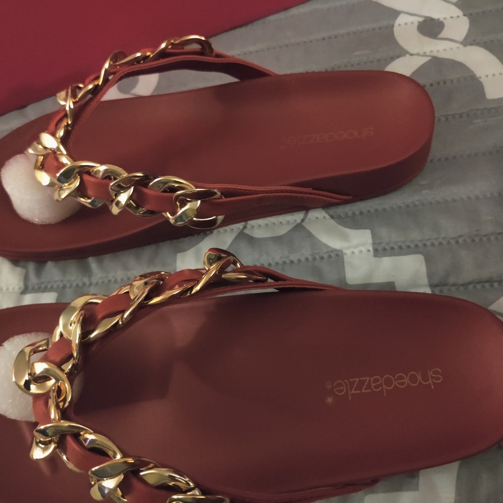 Flat Sandals Shoe Dazzle With Gold Chain